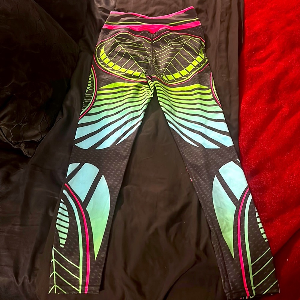 Modern butt perking leggings